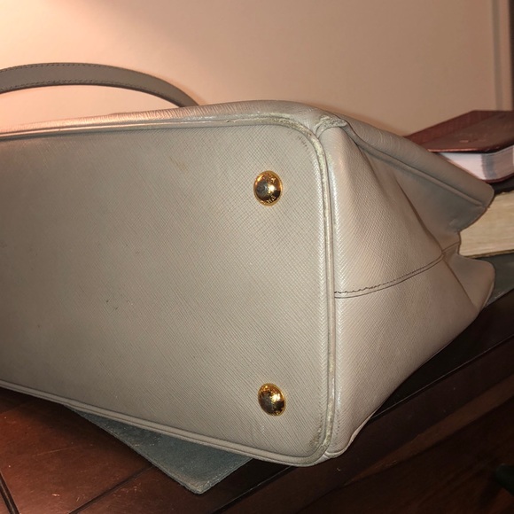 Gray Prada saffiano bag - Picture 6 of 8